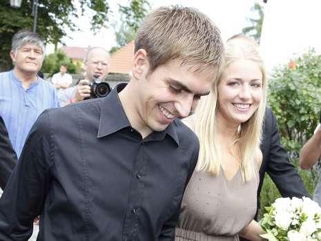 lahm-lachen-16995580__MBQF-1279099667,templateId=renderScaled,property=Bild,height=349.jpg