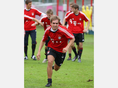 1308881811-bayern-training-wm-stars-wm-fahrer.9.jpg