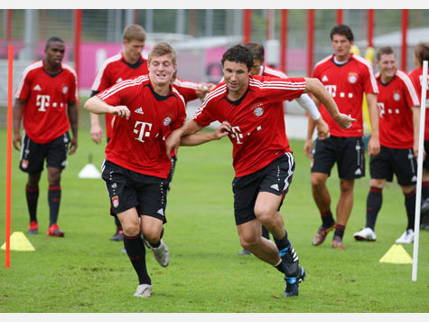 2052975946-bayern-training-wm-stars-wm-fahrer.9.jpg