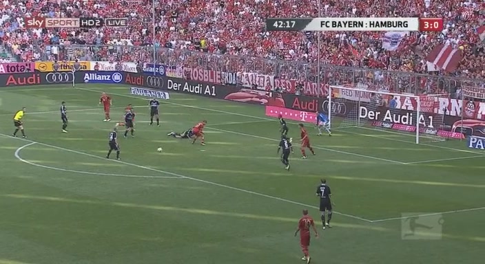 Bundesliga - Bayern Munich v. Hamburg - 1st Half[12-46-26].JPG