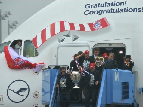 1258152967-bayern-muenchen-champions-league-ankunft-aDqdQxogF09.jpg