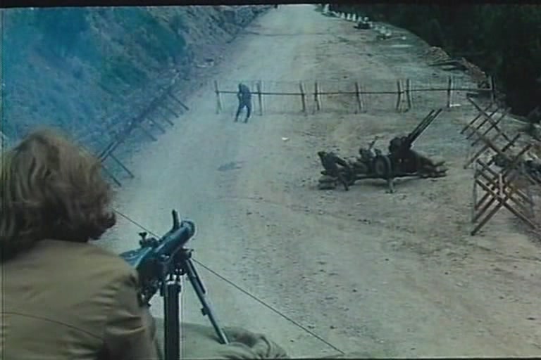 [前南斯拉夫经典电影—桥].Bridge.1974.DVDRip.XviD-tslhh[(133790)13-45-53].JPG