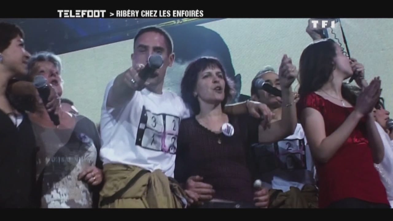 Alizee - 2009-03-01 - Telefoot - Ribery chez les Enfoires - TF1[17-58-32].JPG