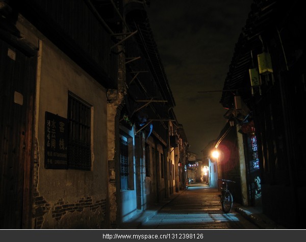 幽静的古巷---凌晨拍的
